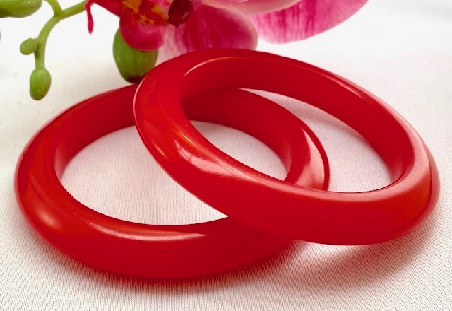 BB118 pr red translucent bakelite bangles